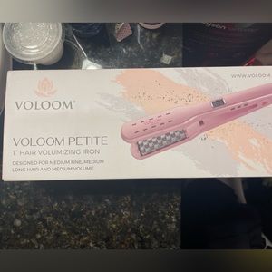 Voloom 1” hair volumnizer for fine or thinning hair— brand new